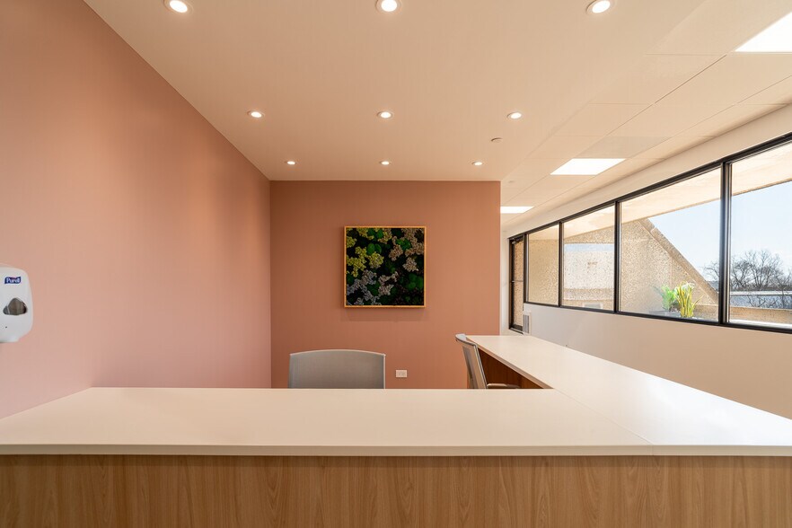 More Photos Of 155 E Algonquin Rd, Arlington Heights Medical For Lease