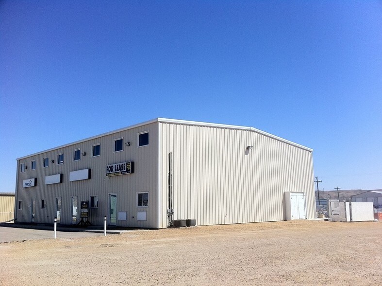More Photos Of 560 Premier Rd, Drumheller Warehouse For Lease
