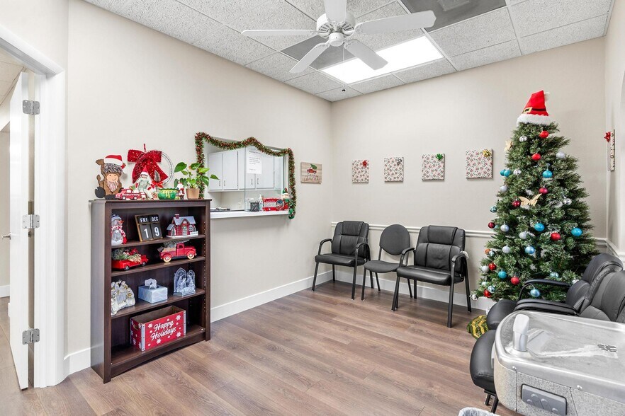 More Photos Of 920 ROLLING ACRES Rd, Lady Lake Medical For Sale