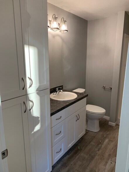 More Photos Of 271 Clay St E, Monmouth Apartments For Sale
