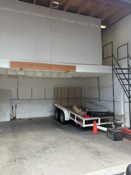 More Photos Of 1603-1615 Ann Way, Boulder City Light Manufacturing For Sale