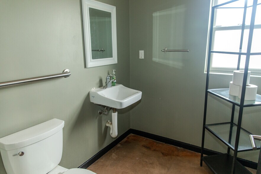 More Photos Of 1402 Bear St, Madison Specialty For Sale