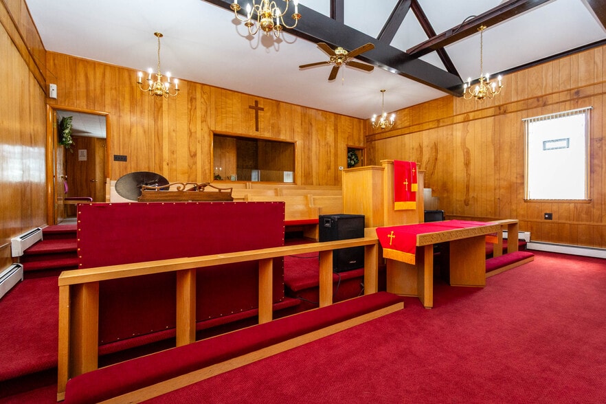 More Photos Of 1196 Joslyn Ave, Pontiac Religious Facility For Sale