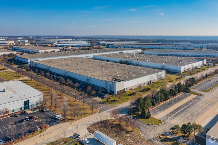 More Photos Of 365 Crossing Rd, Bolingbrook Distribution For Lease