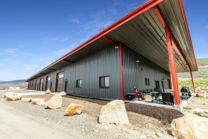 More Photos Of 5680 Browns Canyon Rd, Peoa Showroom For Lease