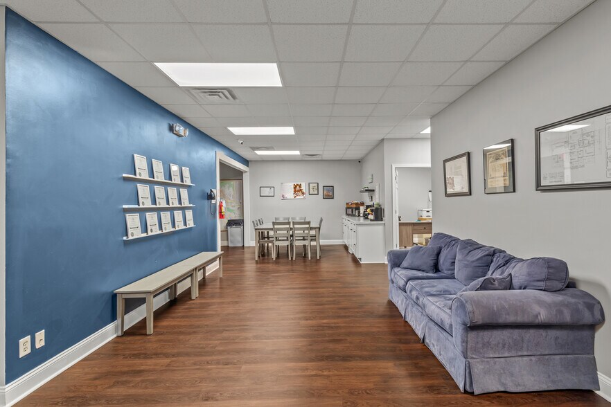 More Photos Of 1923 Lejeune Blvd, Jacksonville Office For Sale