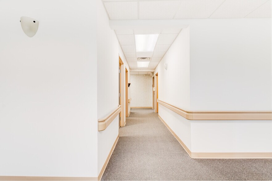 More Photos Of 860 NW Washington Blvd, Hamilton Medical For Lease