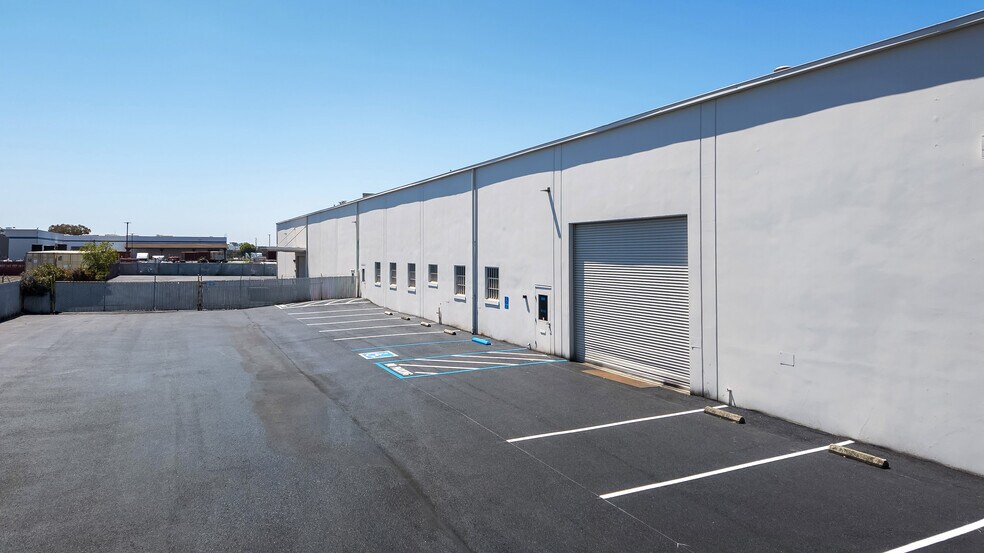 More Photos Of 900-940 Aladdin Ave, San Leandro Manufacturing For Sale
