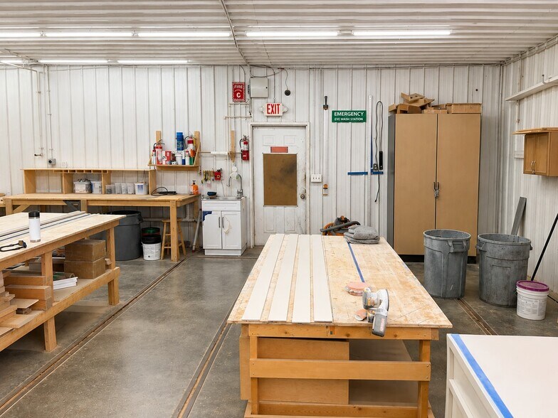 More Photos Of 100 Bridge Ct, Stevensville Warehouse For Lease