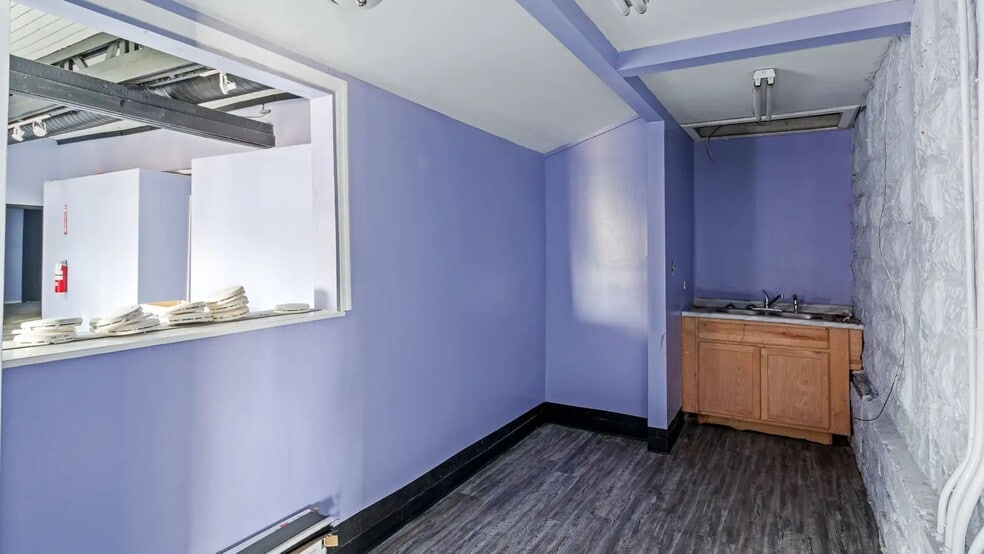 More Photos Of 800 Cawthon St, Louisville Light Distribution For Sale