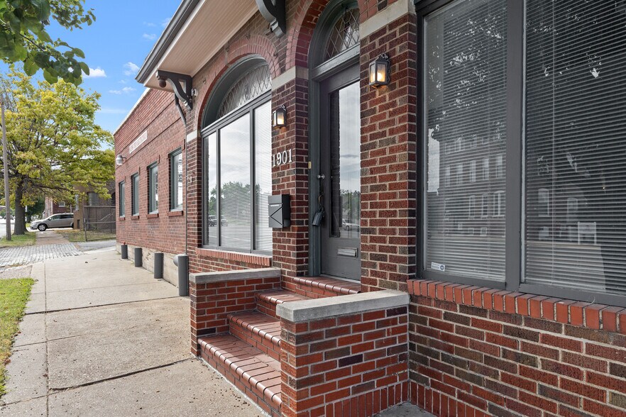 Primary Photo Of 1901 Gravois Ave, Saint Louis Freestanding For Lease