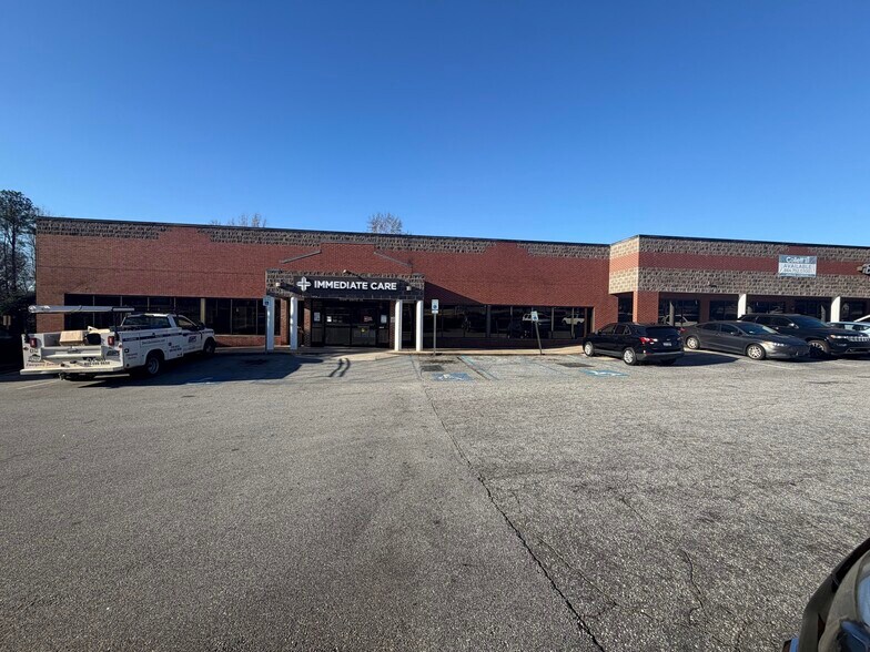 More Photos Of 1200 E Main St, Spartanburg Unknown For Lease