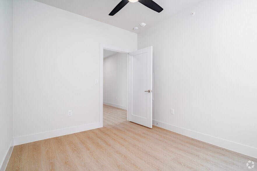 More Photos Of 7910 S New Braunfels, San Antonio Apartments For Lease