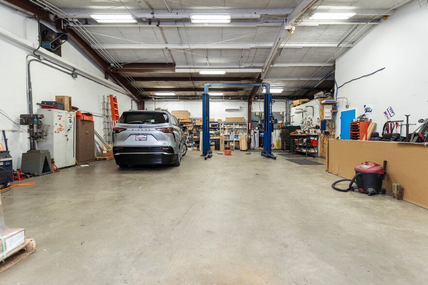 More Photos Of 1970 Us-68 N, Xenia Freestanding For Lease