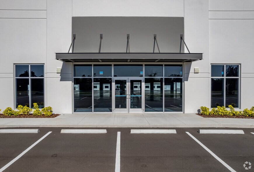 More Photos Of 5817 24th St E, Bradenton Warehouse For Lease