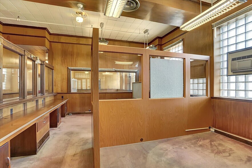 More Photos Of 701 E Hay St, York Warehouse For Lease