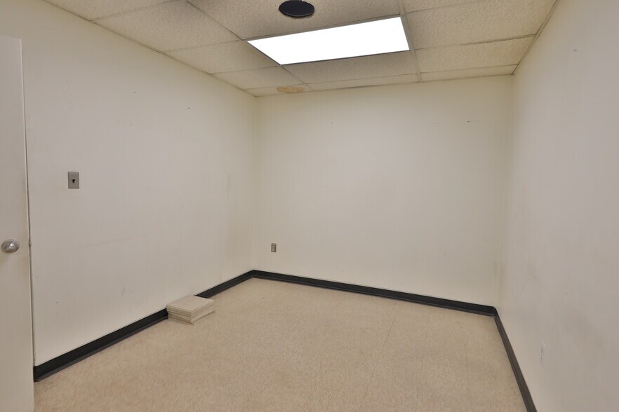 More Photos Of 12 Orben Dr, Landing Showroom For Lease