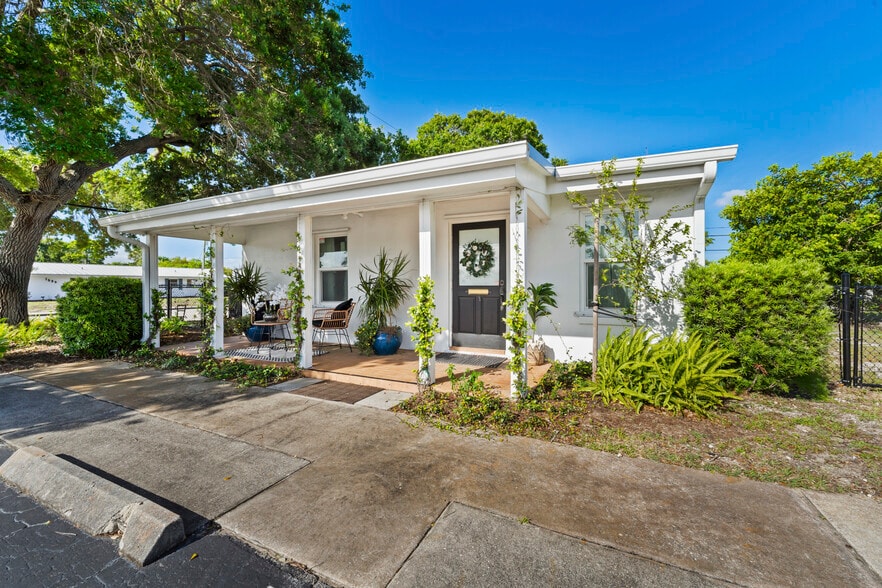 More Photos Of 1324 16th St, Vero Beach Office For Sale
