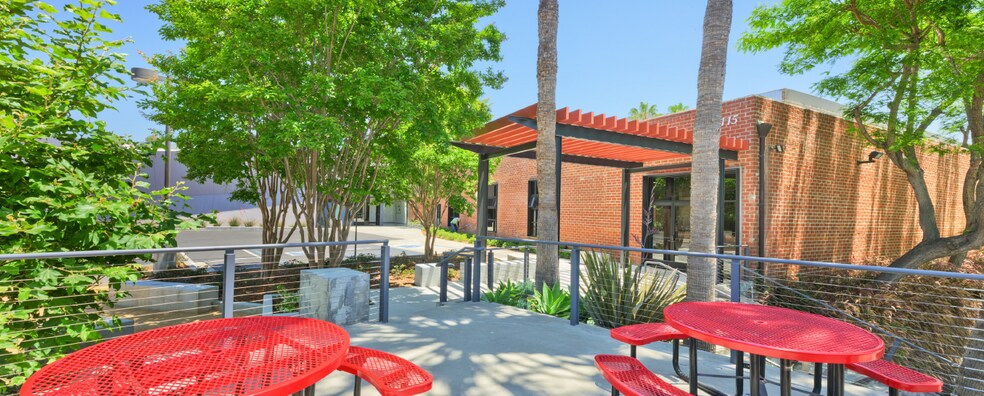 More Photos Of 10115 Jefferson Blvd, Culver City Loft Creative Space For Lease