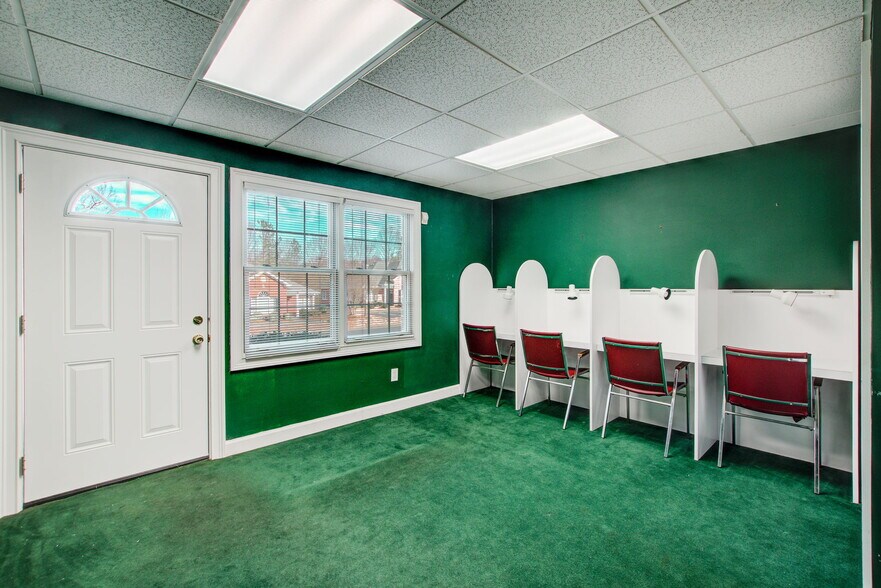 More Photos Of 555 Sun Valley Dr, Roswell Office For Sale