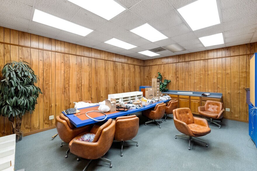 More Photos Of 4475 28th St N, Saint Petersburg Industrial For Sale