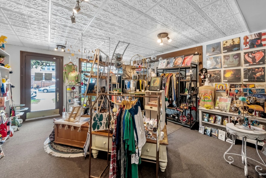 More Photos Of 2232-2242 Carter Ave, Saint Paul Unknown For Lease