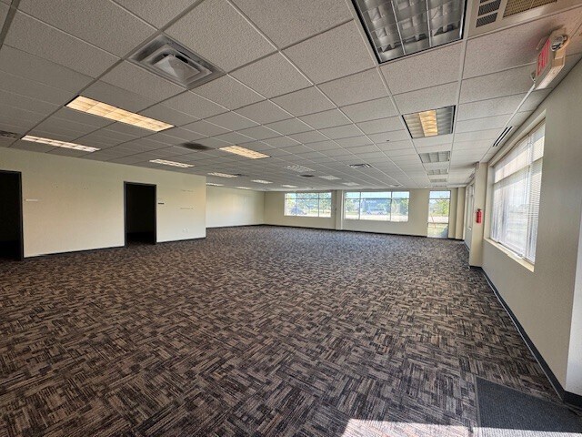 More Photos Of 6952 Rote Rd, Rockford Office For Lease