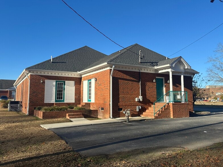 More Photos Of 1205 Hutto St, Orangeburg Office For Sale