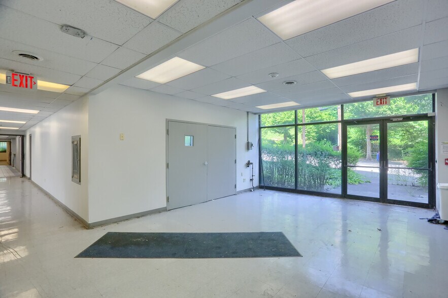 More Photos Of 664 Linden Ave, East Pittsburgh Flex For Sale