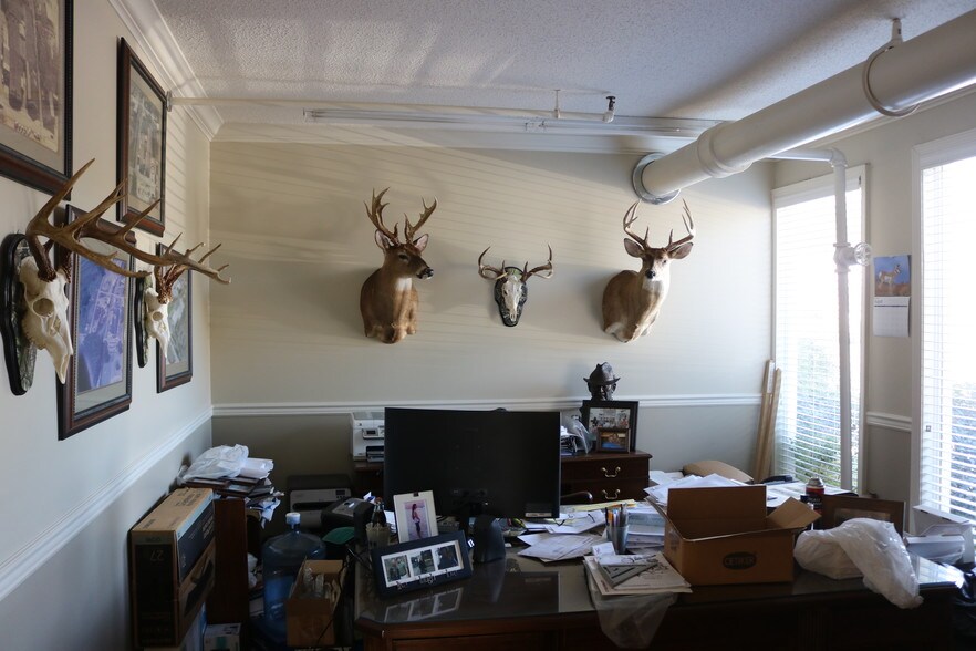 More Photos Of 2415 Lusk St, Guntersville Warehouse For Lease