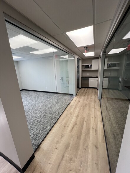 More Photos Of 20902 Mack Ave, Grosse Pointe Office For Lease