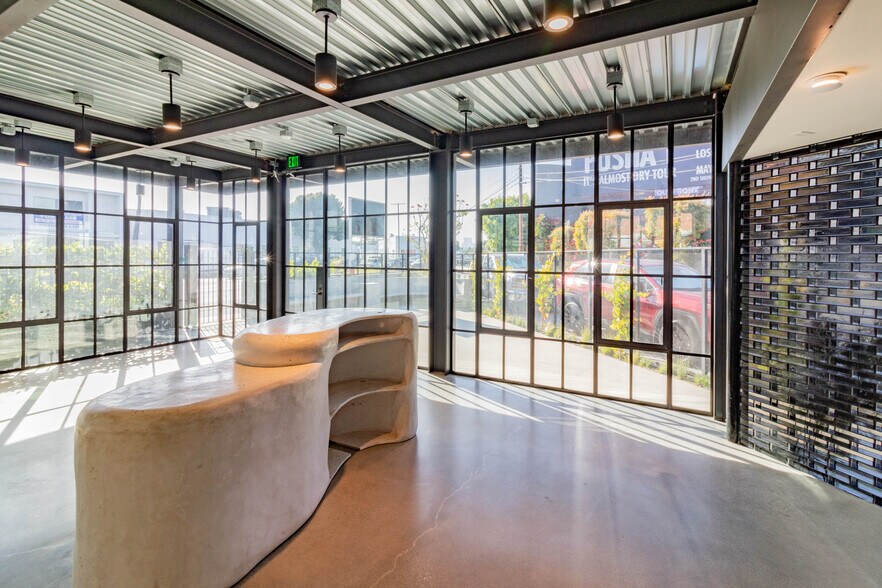 More Photos Of 3050 S La Cienega Blvd, Culver City Storefront Retail Office For Lease