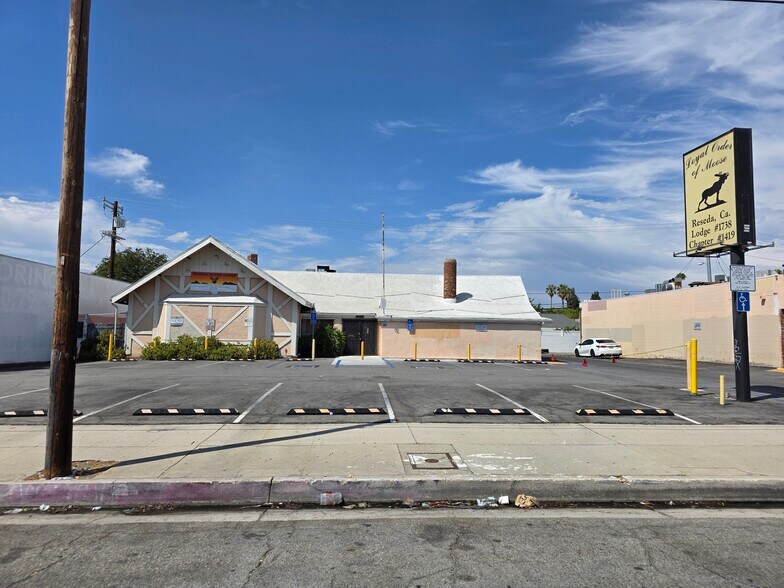More Photos Of 17751 Saticoy St, Reseda Restaurant For Lease