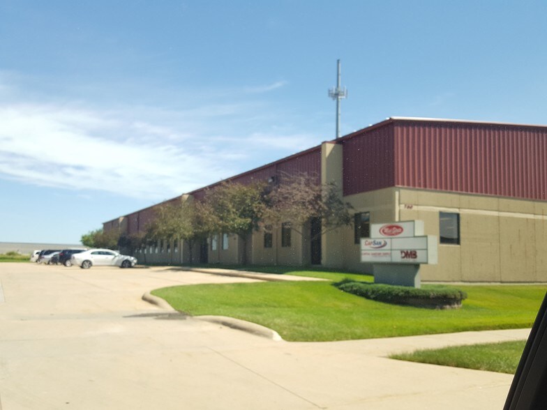 More Photos Of 760 Kacena Dr, Hiawatha Warehouse For Lease