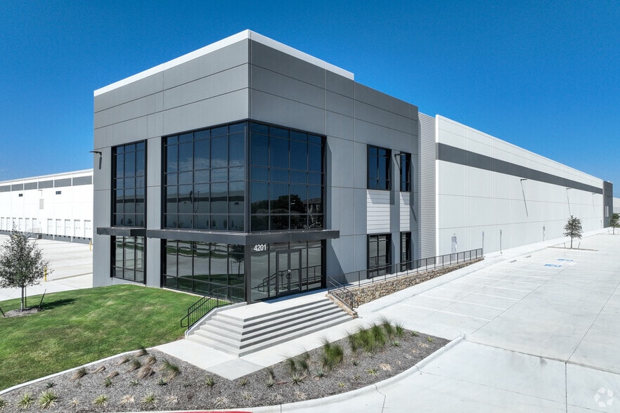 More Photos Of 4101 Northern Cross Blvd, Haltom City Unknown For Lease