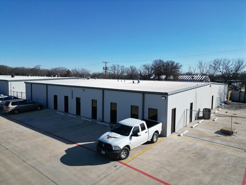 Primary Photo Of 3337 E Loop 820 S, Fort Worth Manufacturing For Lease