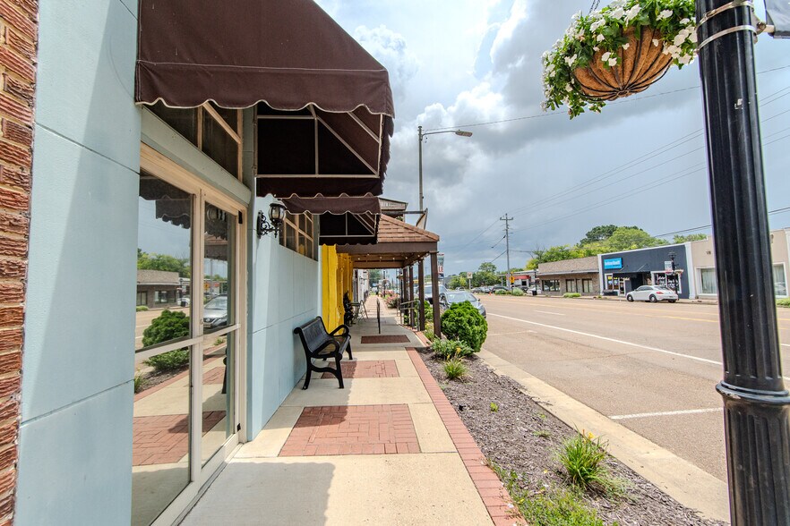 More Photos Of 126 E Main St, Adamsville Storefront For Sale