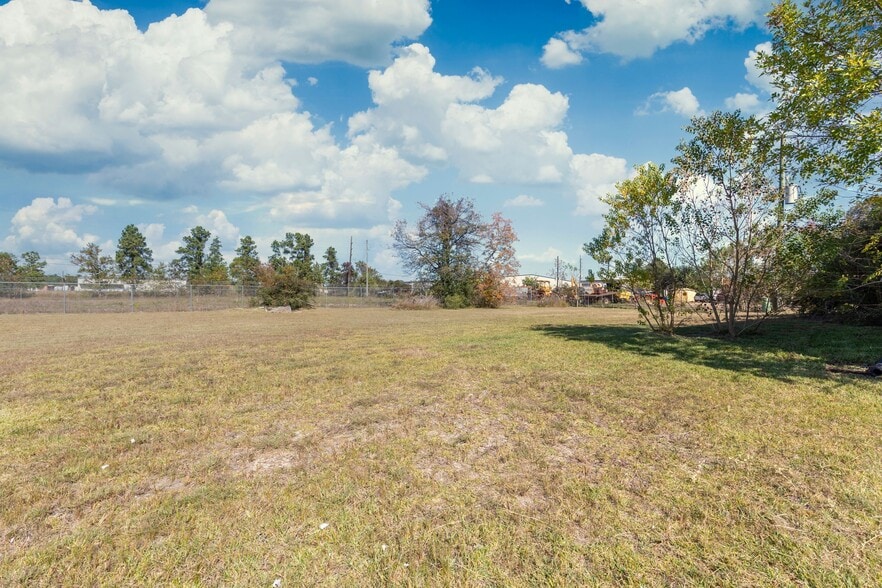 More Photos Of 2624 Wilson Rd, Humble Warehouse For Lease