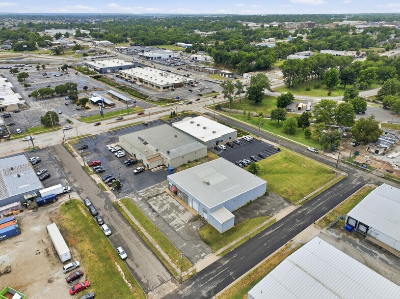 More Photos Of 602 S Michigan Ave, Joplin Freestanding For Lease