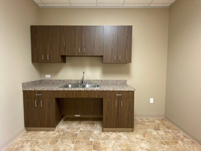 More Photos Of 1779 Westborough Dr, Katy Light Distribution For Lease