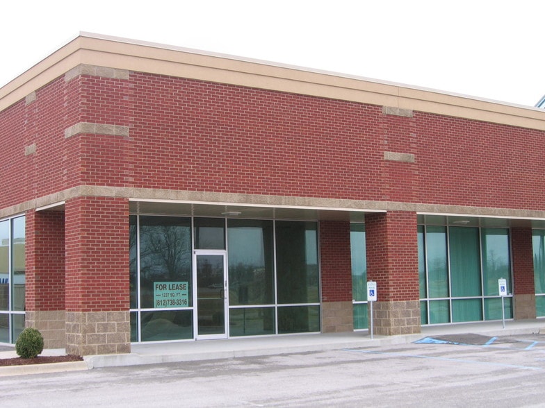 More Photos Of 270 Federal Dr, Corydon Freestanding For Lease