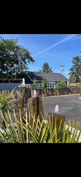 More Photos Of 10910 NE Fourth Plain Blvd, Vancouver Office For Lease