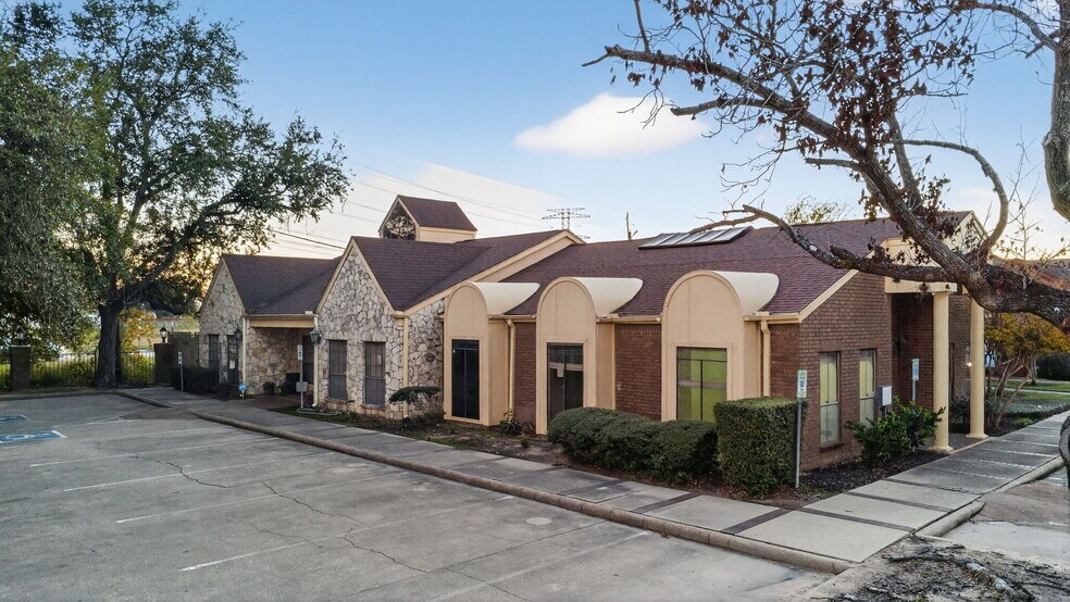 More Photos Of 11111 Jones Rd, Houston Medical For Sale