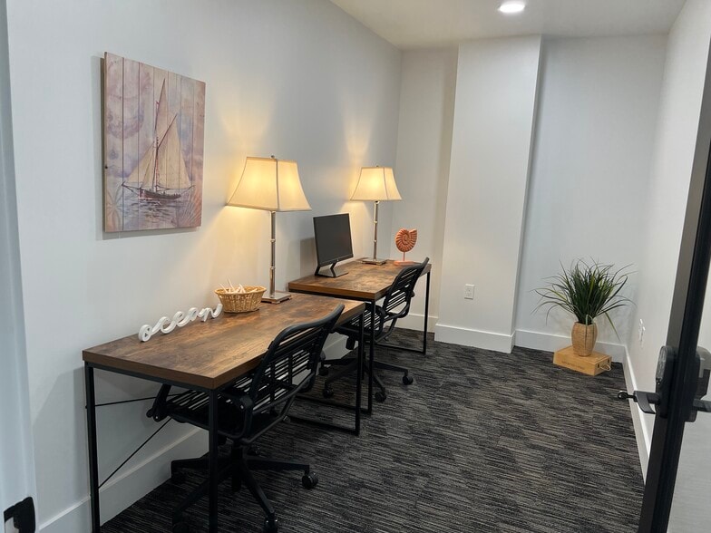 More Photos Of 132 W International Speedway Blvd, Daytona Beach Office For Lease