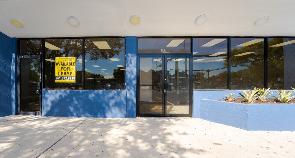 Primary Photo Of 209 W Hillsboro Blvd, Deerfield Beach General Retail For Lease