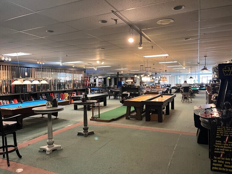 More Photos Of 5585 University Blvd W, Jacksonville Storefront Retail Office For Sale