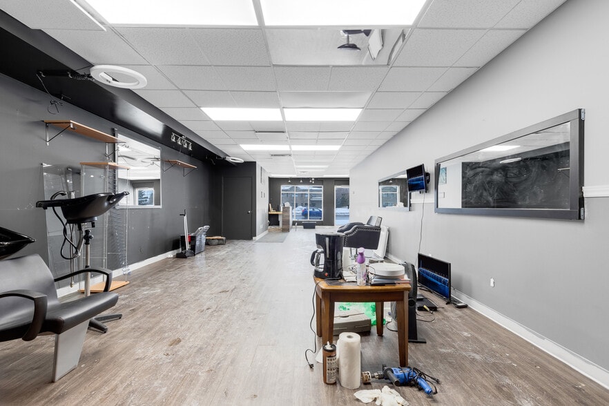 More Photos Of 276-280 Boul Saint-Luc, Saint-jean-sur-richelieu Storefront Retail Office For Lease