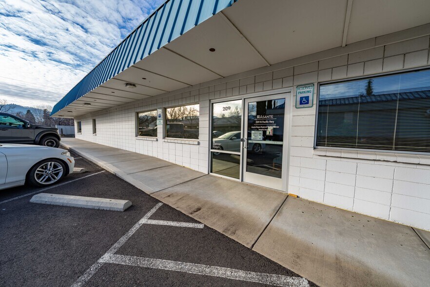 More Photos Of 209 N Pacific Hwy, Talent General Retail For Sale