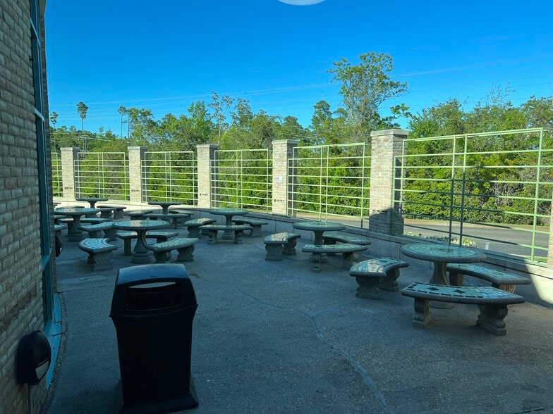 More Photos Of 1002 Arthur Dr, Lynn Haven Light Manufacturing For Sale