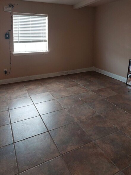 More Photos Of 5103 Estes Pky, Longview Self Storage For Lease